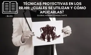 Persona muestra mancha de tinta, ejemplo de técnicas proyectivas en RR.HH. para entender la mente.