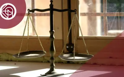 Balanza de la justicia, símbolo de la estabilización y la tramitación procesal.
