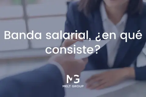 Manos intercambiando un documento, con el texto "Banda salarial, ¿en qué consiste?" y el logo de Melt Group.