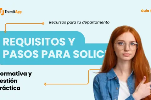 Guía sobre requisitos y pasos para solicitar excedencia voluntaria. Mujer pelirroja con gafas señala hacia la información.