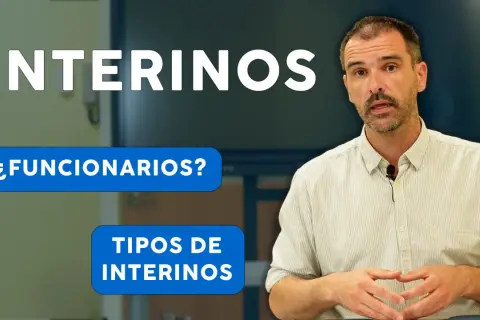 Un hombre habla sobre los tipos de funcionario interino.
