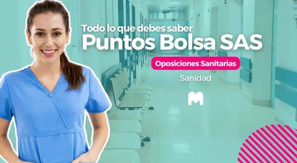 Enfermera sonriente en pasillo de hospital. Información sobre cursos para la bolsa del SAS y oposiciones sanitarias.