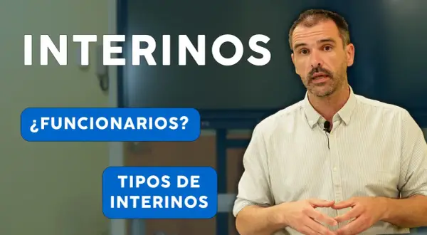 Un hombre habla sobre los tipos de funcionario interino.