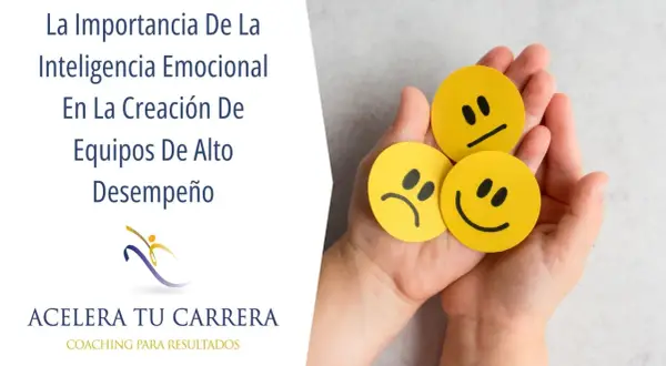 Manos sostienen caritas amarillas con diferentes expresiones, ilustrando la definición de inteligencia emocional y su impacto en equipos de alto desempeño.
