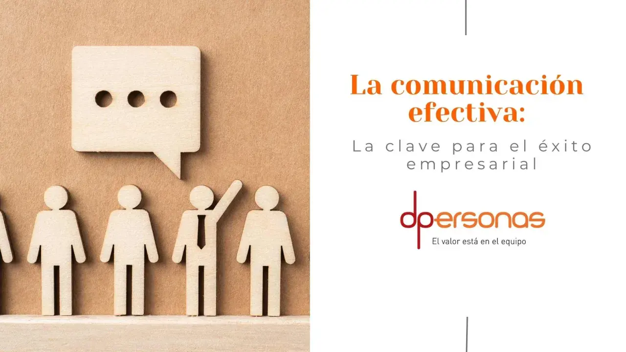 Figuras de madera representan un equipo y un bocadillo de diálogo, simbolizando la **comunicación laboral** efectiva como clave del éxito empresarial.