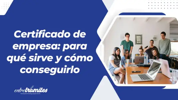 Equipo colaborando en un proyecto, discutiendo sobre "Certificado de empresa: para qué sirve y cómo conseguirlo". Las opiniones sobre trámites laborales son clave.