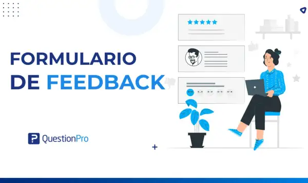 Formulario de feedback para una encuesta de satisfacción laboral. Una mujer usa una laptop mientras revisa comentarios y estrellas.